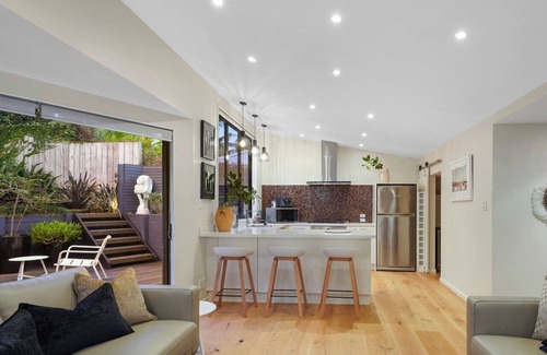 Freemans Bay House | Elite Retreat Ponsonby with Parking and Deck