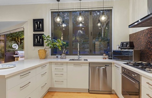 Freemans Bay House | Elite Retreat Ponsonby with Parking and Deck