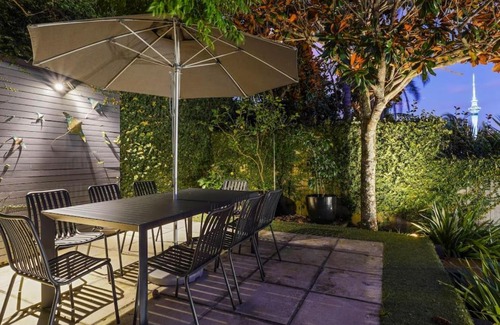 Freemans Bay House | Elite Retreat Ponsonby with Parking and Deck