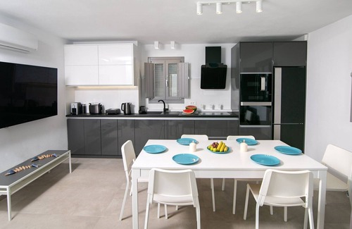 Exomytis Villa | Elite Santorini Villa | Aegean Melody Suites | 3 Bedroom | Outdoor Jacuzzi |.