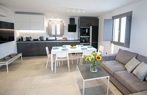 Exomytis Villa | Elite Santorini Villa | Aegean Melody Suites | 3 Bedroom | Outdoor Jacuzzi |.