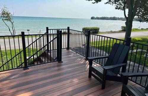 Hamilton House | Elite Upper Deck Suites l Lake front with hot tub