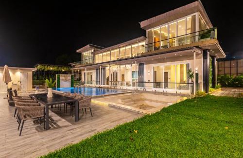 Lonavala Villa | ELIVAAS Meraki Villa - Luxe 5 BHK Glass Villa With Private Pool, Balcony, Garden & Gazebo