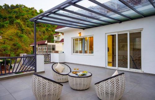 Bullawala Villa | ELIVAAS Serenita Abode 3BHK Villa With Plunge Pool, Garden & Terrace Near Sahastradhara