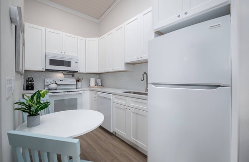 Cedar Key Apartment | Eliza Offers Beauty and Comfort Downtown!