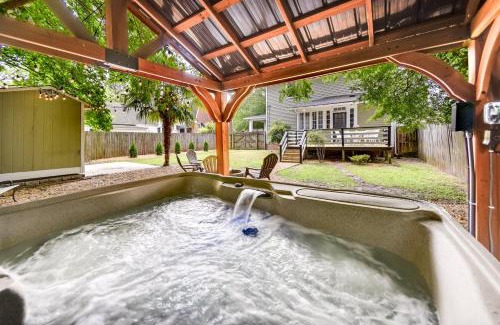 Elizabeth City House | Elizabeth City Vacation Rental Gazebo with Hot Tub!