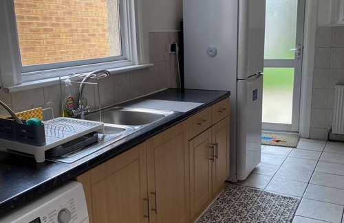 Valentines House | Elizabeth Line 3 Bedrooms Garden Home