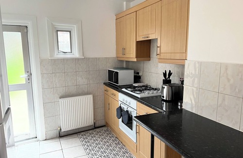 Valentines House | Elizabeth Line 3 Bedrooms Garden Home