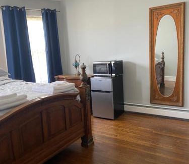 Elizabeth House | Elizabeth New Jersey bedroom -Newark Airport -New York City