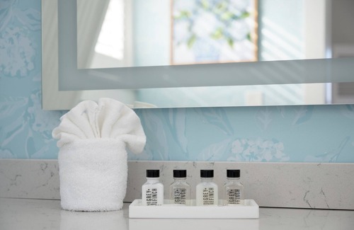 Ocean Cay Bed & Breakfast | Elizabeth Pointe Lodge