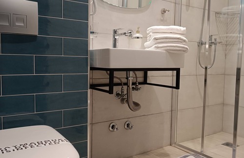 Katerini House | Elizabeth Queen Luxury Rooms