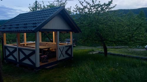 Mykulychyn House | Elizabeth