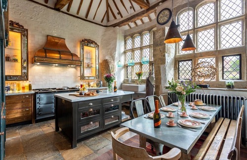 Pulborough Villa | Elizabethan Manor - Seven Bedroom Villa, Sleeps 14