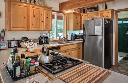 Enumclaw Cabin | Elk Corral Cabin-Easy Access To Crystal and Mt. Rainier