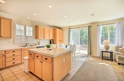Elk Grove House | Elk Grove House w/Grill ~ 3 Mi to Old Town!