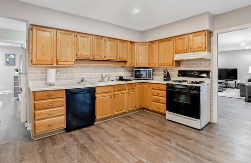 Elk Grove Village House | Elk Grove Village Rental