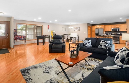 Elk Grove Village House | Elk Grove Village Rental - Kingsbridge Rd