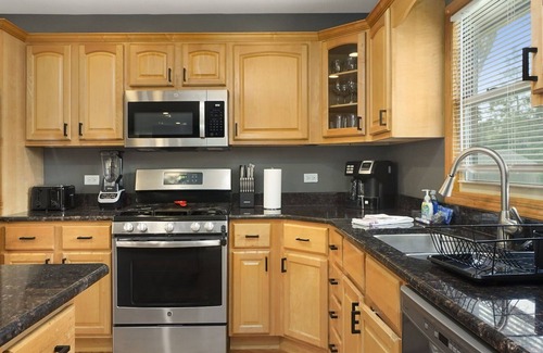Elk Grove Village House | Elk Grove Village Rental - Kingsbridge Rd