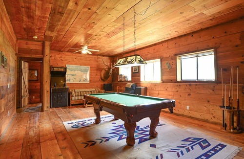 Gardner Cabin | Elk Haus Cabin, 5BR, 2.5 Bath, Pool Table, Sleeps 10-12, Super Private
