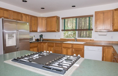 Enumclaw House | "Elk Hollow" Mountain Home Near Mount Rainier and Crystal Mountain Ski Area, WA