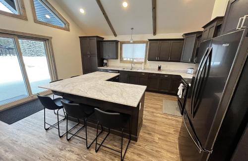 Valemount Villa | Elk Horn Cabin Rental