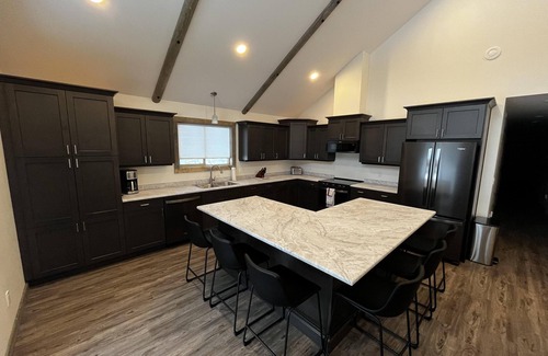 Valemount House | Elk Horn Cabin Rental