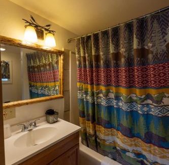 Cooke City-Silver Gate Hotel | Elk Horn Lodge