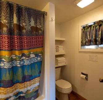 Cooke City-Silver Gate Hotel | Elk Horn Lodge