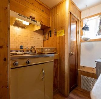 Cooke City-Silver Gate Hotel | Elk Horn Lodge
