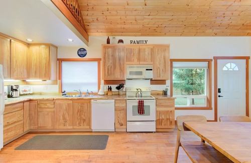 Packwood Cabin | Elk House ~ Picturesque | 2 Bed, 2 Bath