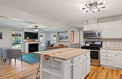 Waynesville House | Elk Meadow Lodge - Picturesque Views, Hot Tub, Gameroom