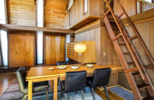 Elk House | Elk Mid-Century - Guest House