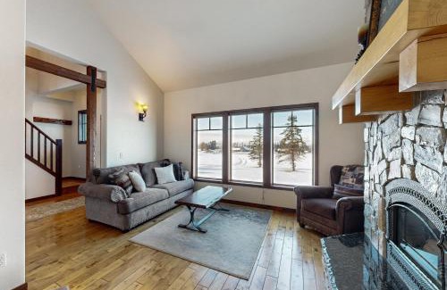 Columbia Falls House | Elk Park Lodge