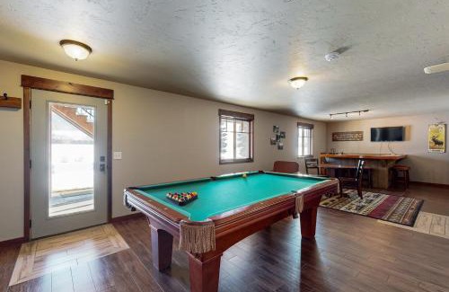 Columbia Falls House | Elk Park Lodge