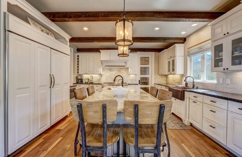 Mountain View Estates House | Elk Point Paradise - AC + Hot Tub + Pool Table