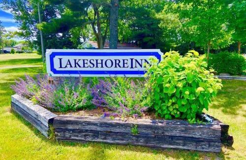 Williamsburg Hotel | Elk Rapids Lakeshore Inn