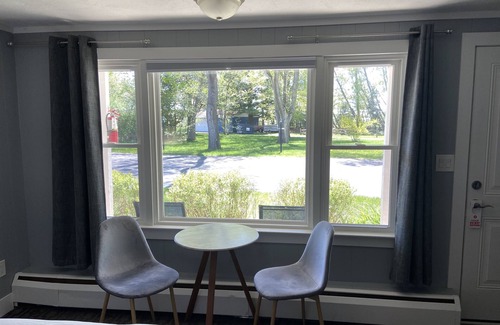 Williamsburg Hotel | Elk Rapids Lakeshore Inn