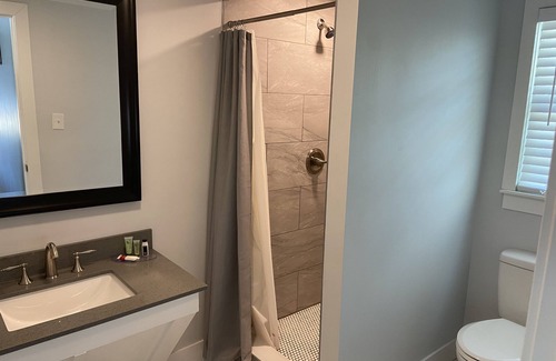Williamsburg Hotel | Elk Rapids Lakeshore Inn