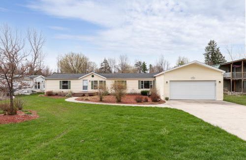 Elk Rapids House | Elk Rapids Retreat 3BDR Vacation Home Newly Renovated ➠ 136