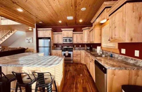 Island Park House | Elk Ridge Retreat - Hot Tub