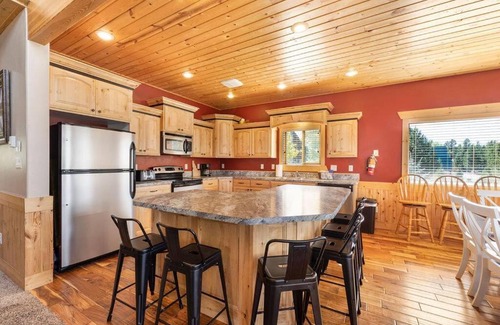 Island Park House | Elk Ridge Retreat - Hot Tub