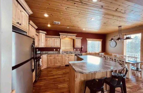 Island Park House | Elk Ridge Retreat - Hot Tub