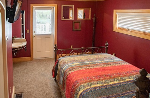 Sutton Hotel | Elk River Hotel & Cafe