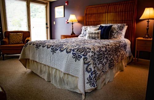 Sutton Hotel | Elk River Hotel & Cafe
