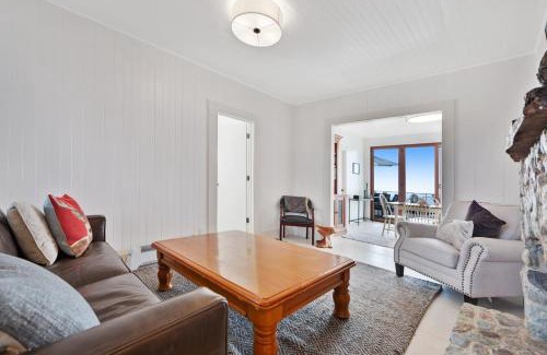 Philo House | Elk Rock Beach Cottage