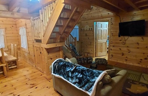 Moravia Cabin | Elk - Sleeps up to 6