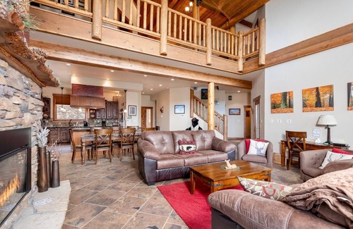 Windcliff Estates House | Elk Summit Vacation Home at Windcliff by RedAwning