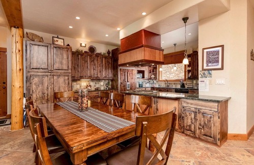 Windcliff Estates House | Elk Summit Vacation Home at Windcliff by RedAwning