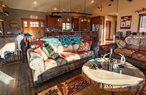 Philipsburg House | Elk View Homestead Su