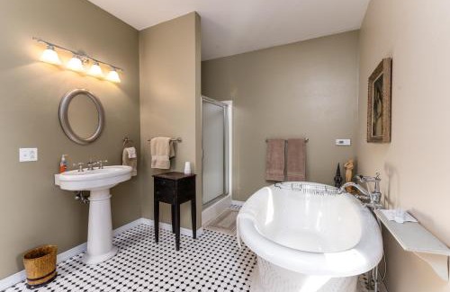 Elkader Hotel | Elkader Jailhouse Inn